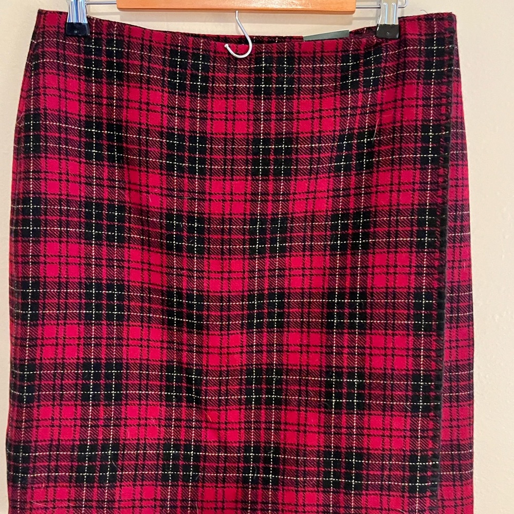 Eddie Bauer Red Plaid Wool Skirt Size 8 - brand new.